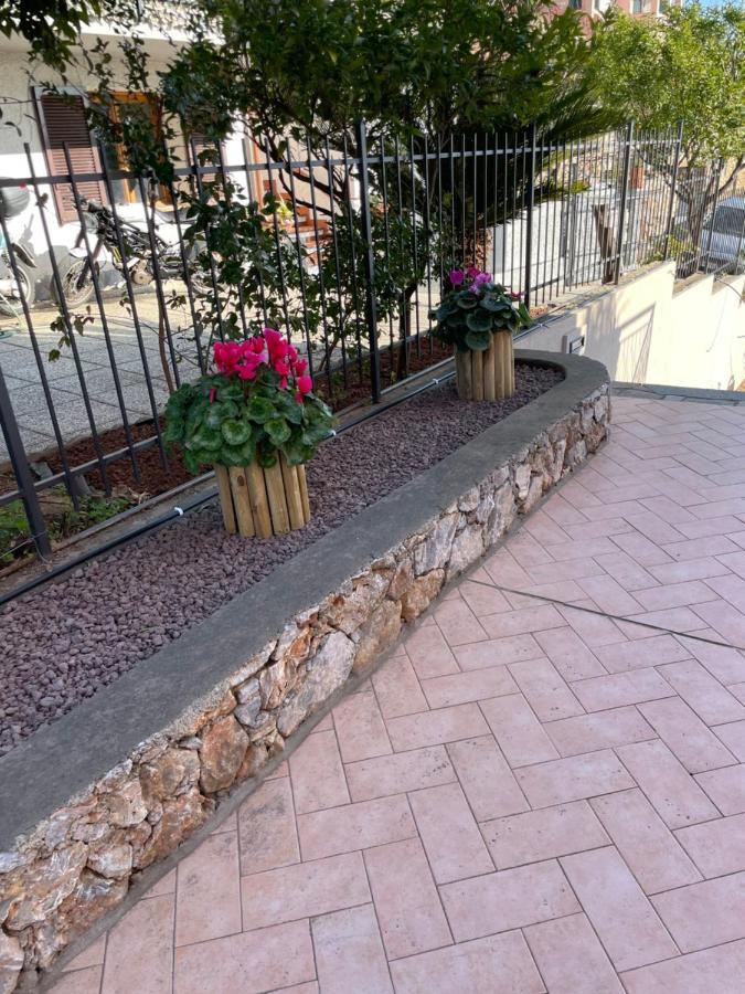 Apartment Aurora & Nicole Ideal Per Biker Con Terazza Vista Mare Parcheggio E Wi-Fi Gratuiti Pietra Ligure Eksteriør billede