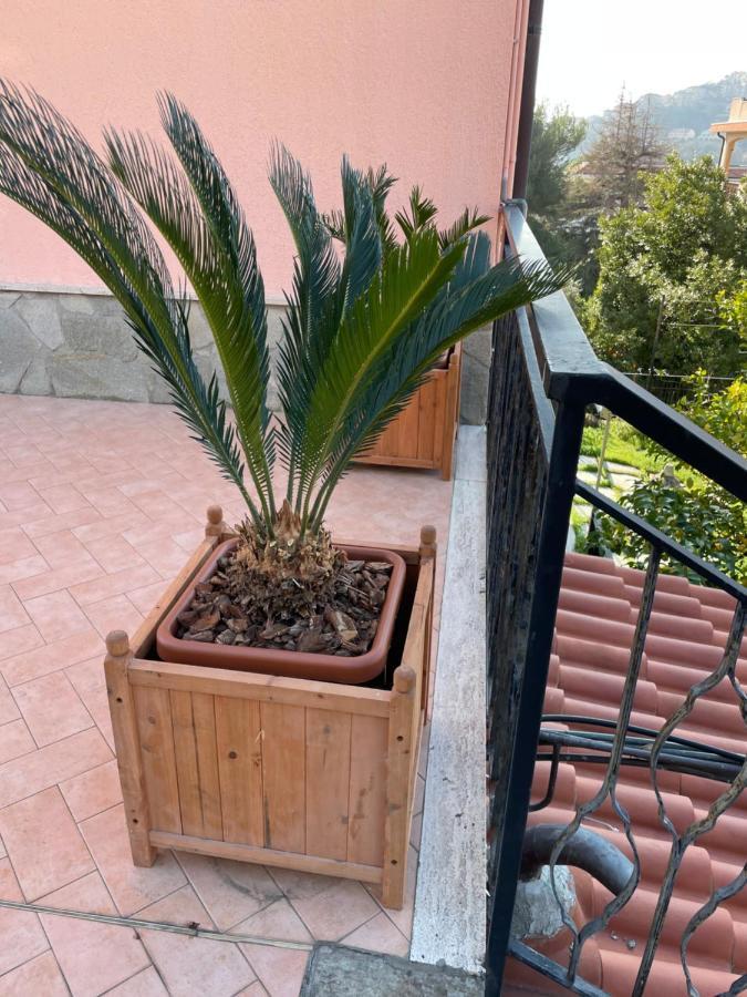 Apartment Aurora & Nicole Ideal Per Biker Con Terazza Vista Mare Parcheggio E Wi-Fi Gratuiti Pietra Ligure Eksteriør billede