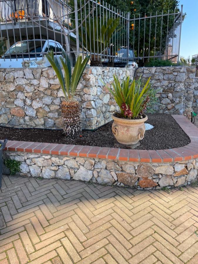 Apartment Aurora & Nicole Ideal Per Biker Con Terazza Vista Mare Parcheggio E Wi-Fi Gratuiti Pietra Ligure Eksteriør billede