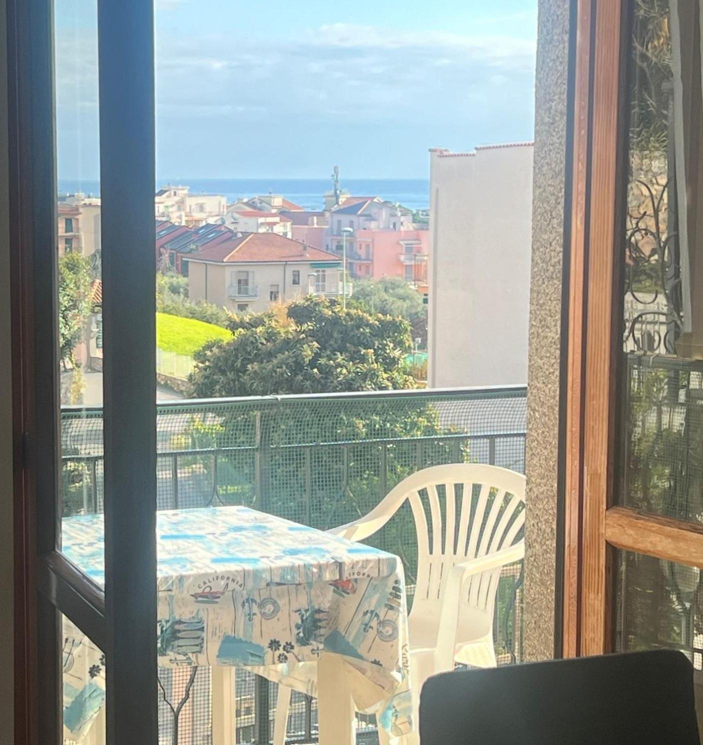Apartment Aurora & Nicole Ideal Per Biker Con Terazza Vista Mare Parcheggio E Wi-Fi Gratuiti Pietra Ligure Eksteriør billede