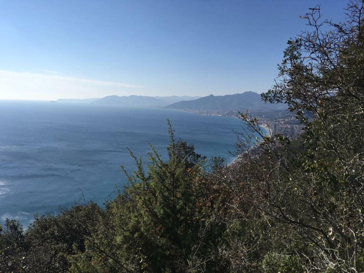 Apartment Aurora & Nicole Ideal Per Biker Con Terazza Vista Mare Parcheggio E Wi-Fi Gratuiti Pietra Ligure Eksteriør billede